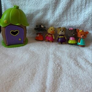 Woodzeez Bobblehead Animal Set with Treehouse